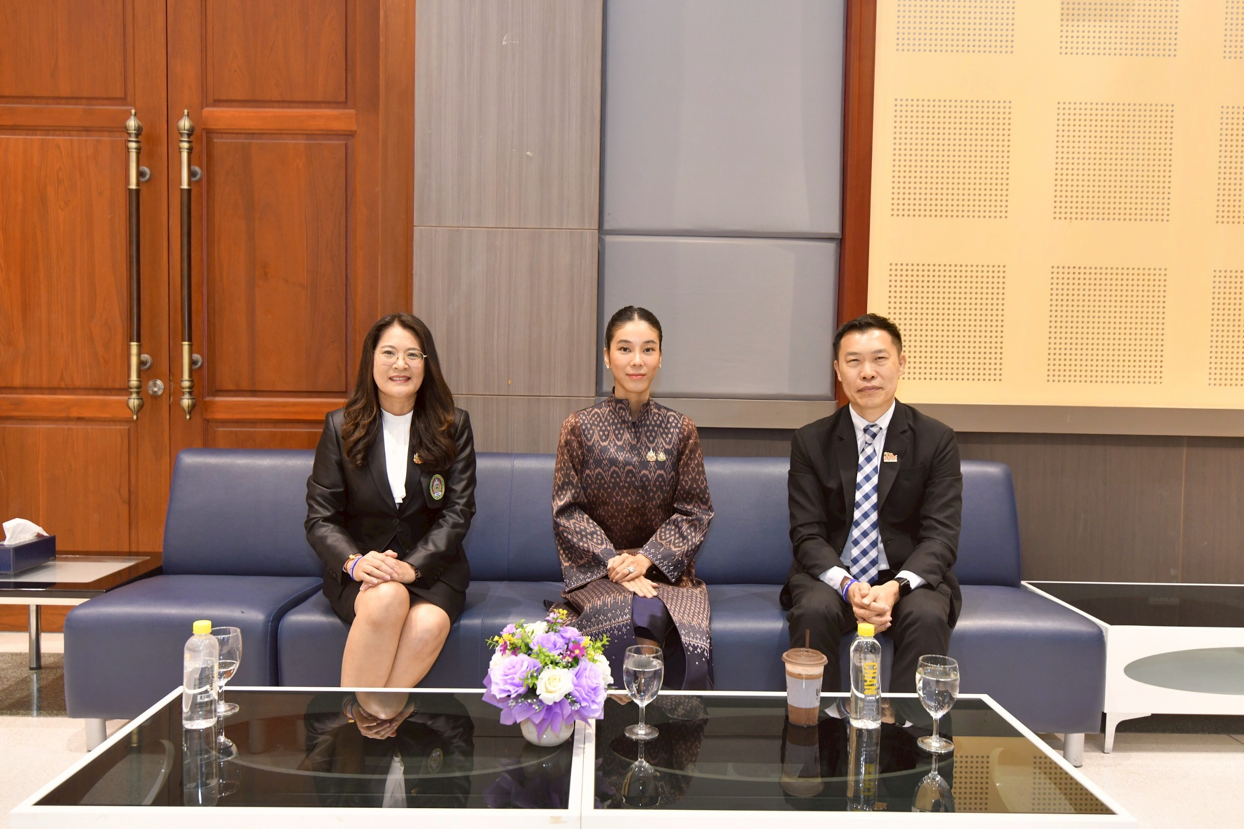 LINE ALBUM 230568 2 250523 5