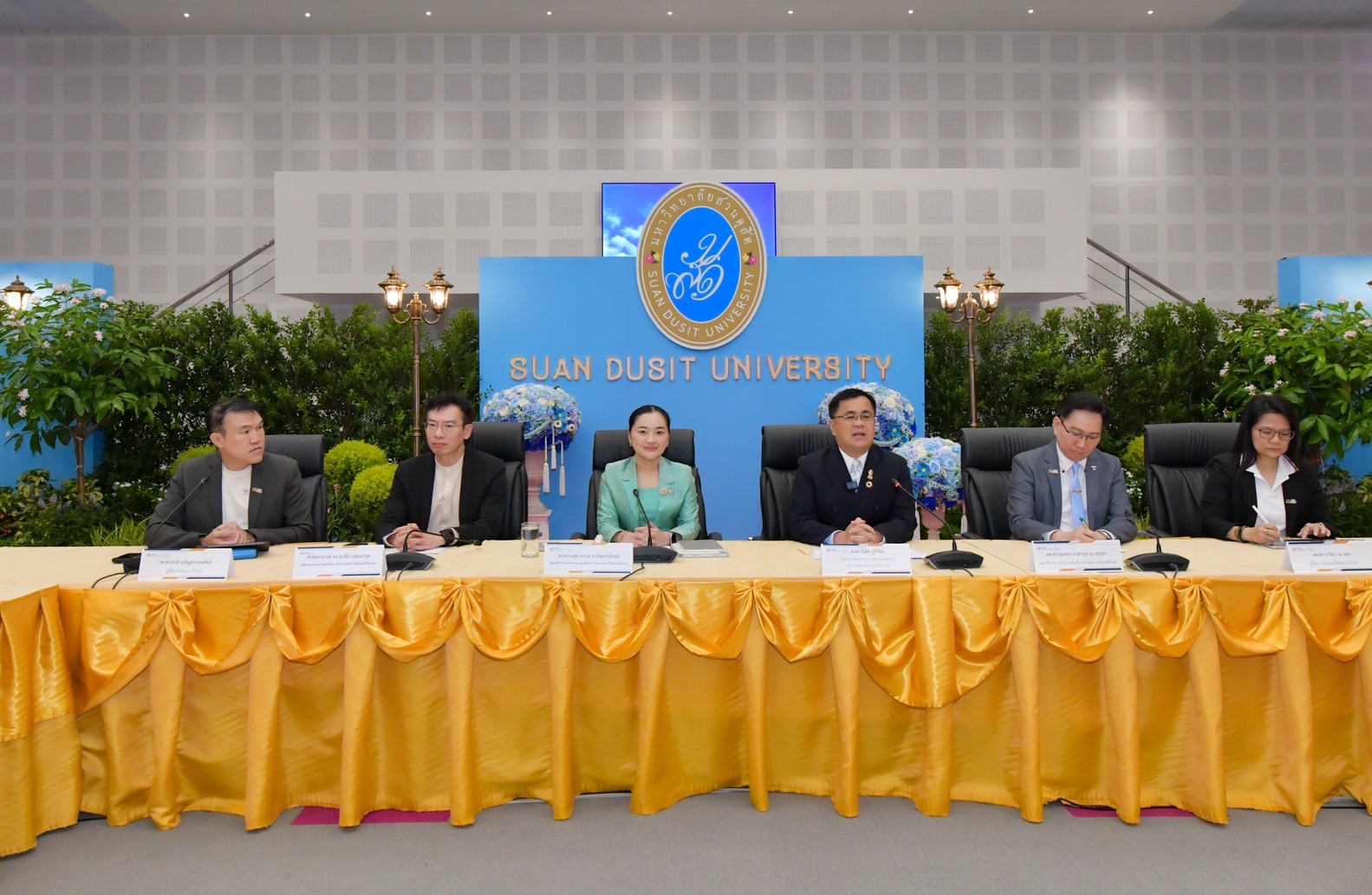 LINE ALBUM 17868 2 250817 8