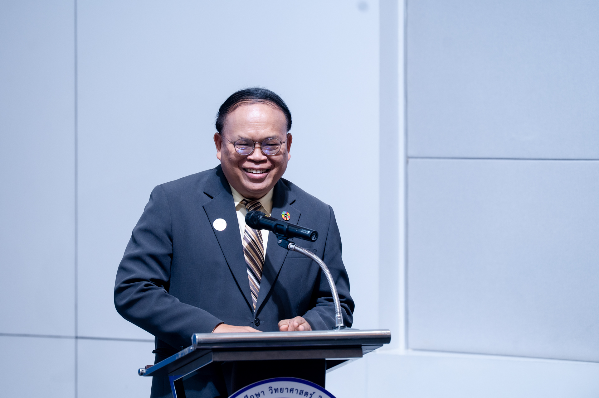 11 นายวิจารย์ สิมาฉายา 0