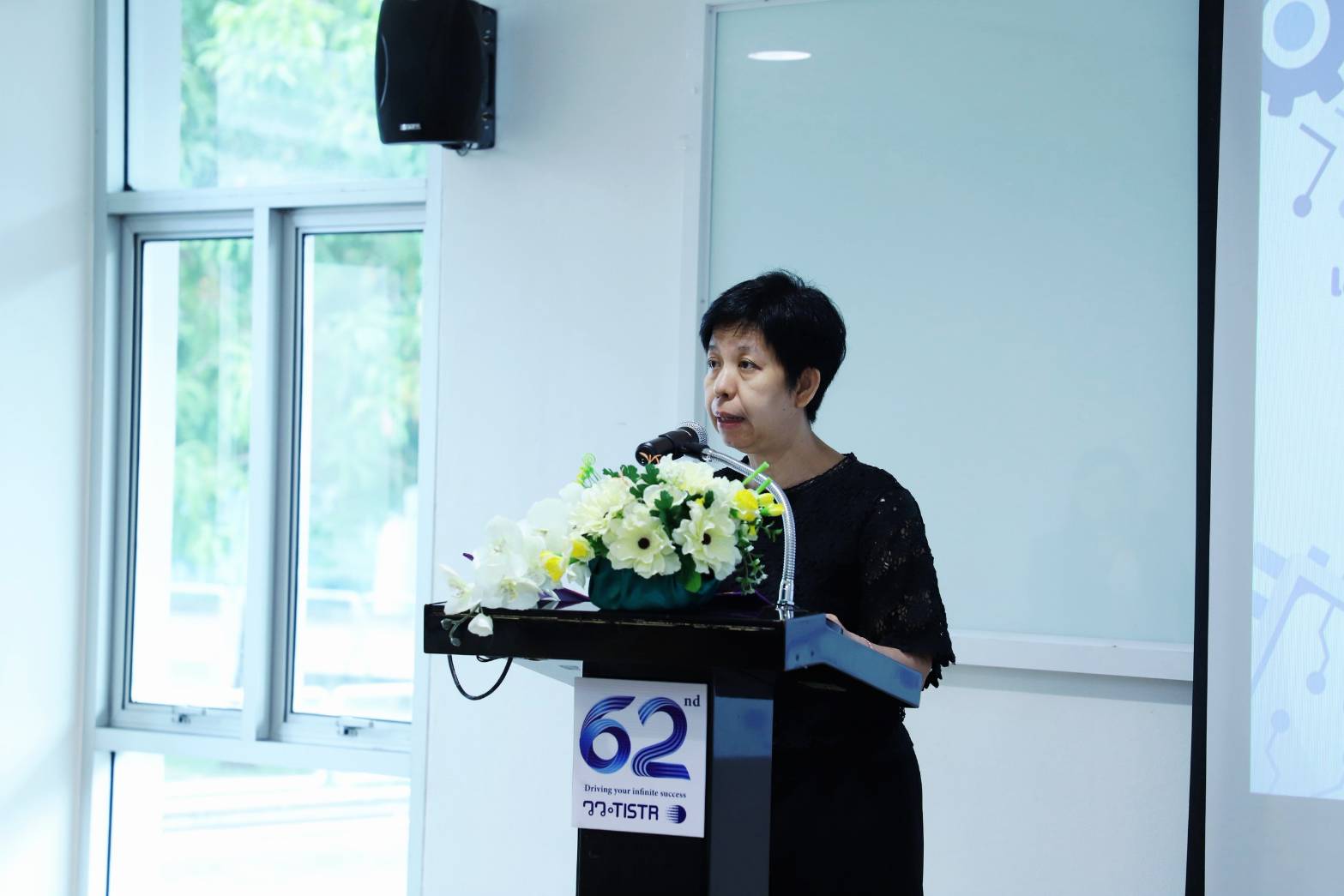 2 ดร.พัชทรา