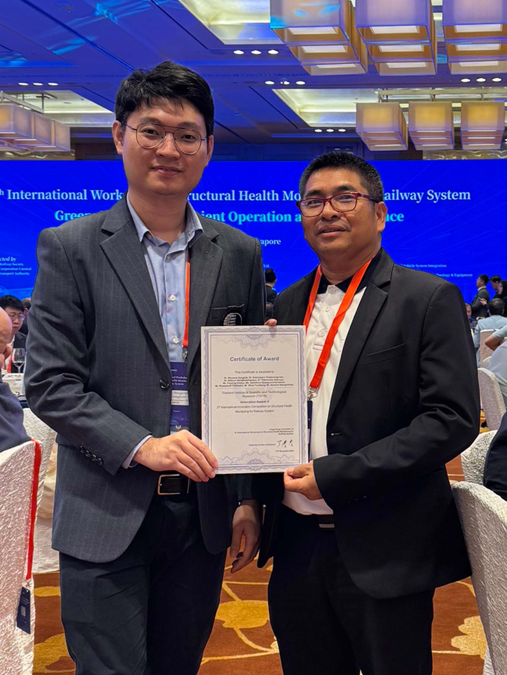 4ดร.วรวัฒน์ ทรงกิตติ ซ้าย และนายประยงค์ อรั