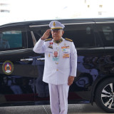 พระบาทสมเด็จพระเจ้าอยู่หัว ทรงโปรดเกล้าฯ ให้ พลเอกสุรยุทธ์ เ ... Image 2