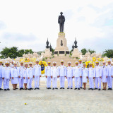 “สุรศักดิ์” ร่วมคณะรัฐมนตรี วางพวงมาลาน้อมรำลึก “วันนวมินทรม ... Image 1